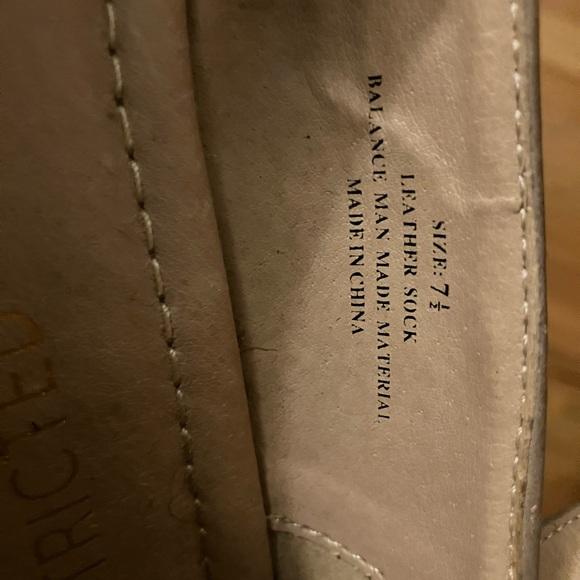 Restricted Grey Almond Toe Low Wedge Wide Ankle Strap Side Buckle sz 7.5 Demure - Picture 9 of 9